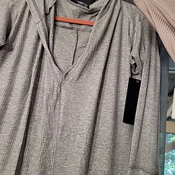 3 New Jolie Hi Low Long Sleeve Tunics, Size Large Nwt Ekattire - Picture 6 of 7